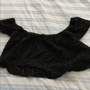 Super cute cropped eyelet top Sz L